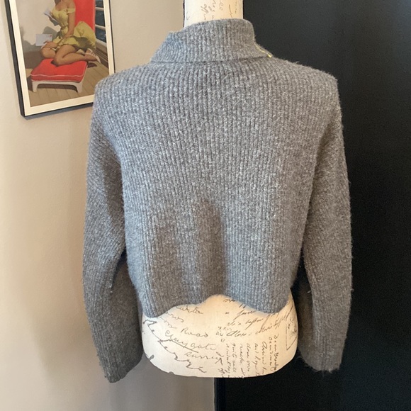 Topshop Gray Turtleneck Wide Long Sleeve Gray Ribbed Knit Crop Top Sweater - Picture 3 of 11